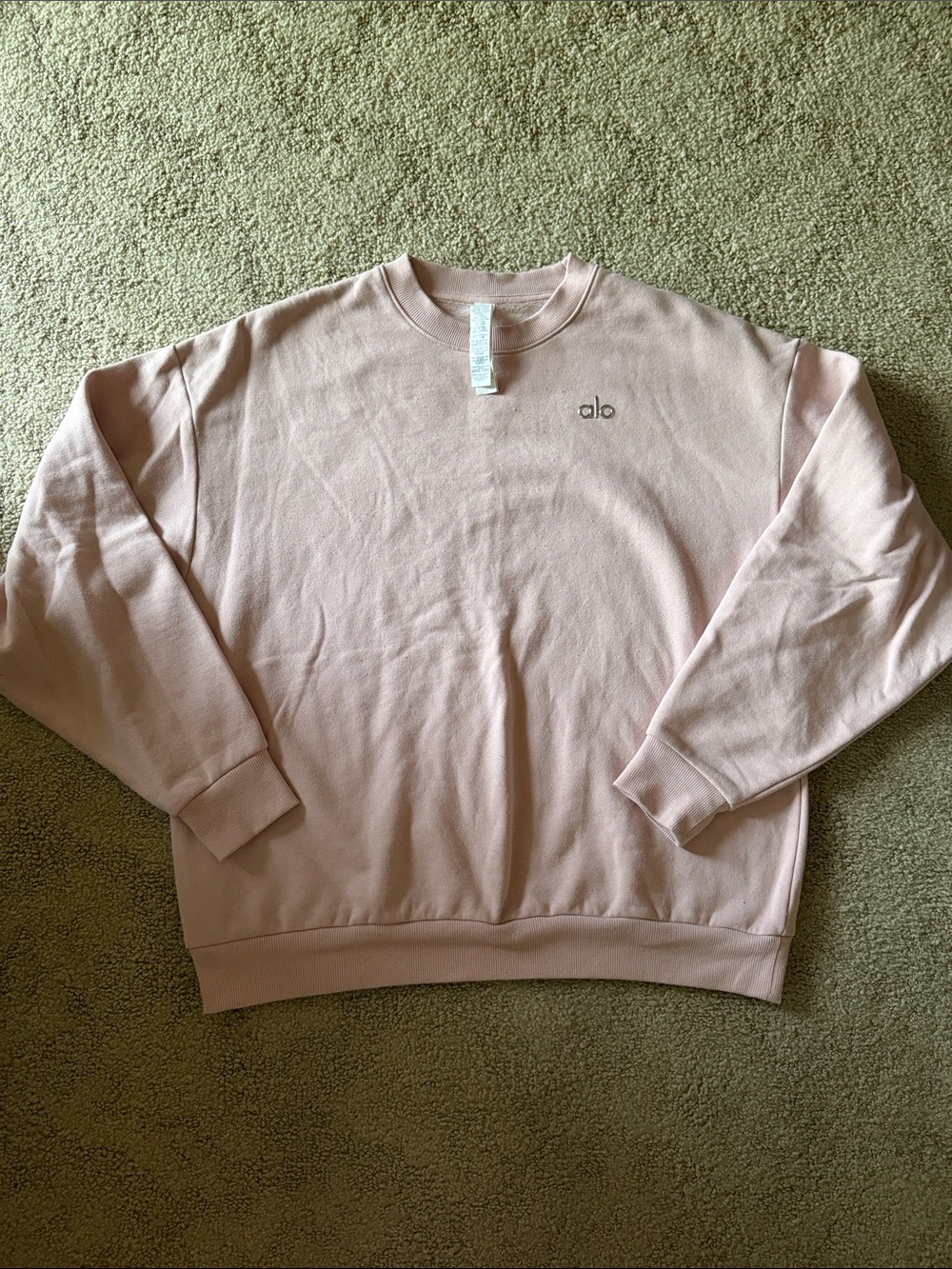 ALO Yoga Accolade Crewneck Sweatshirt in Pink Quartz - Picture 2 of 5